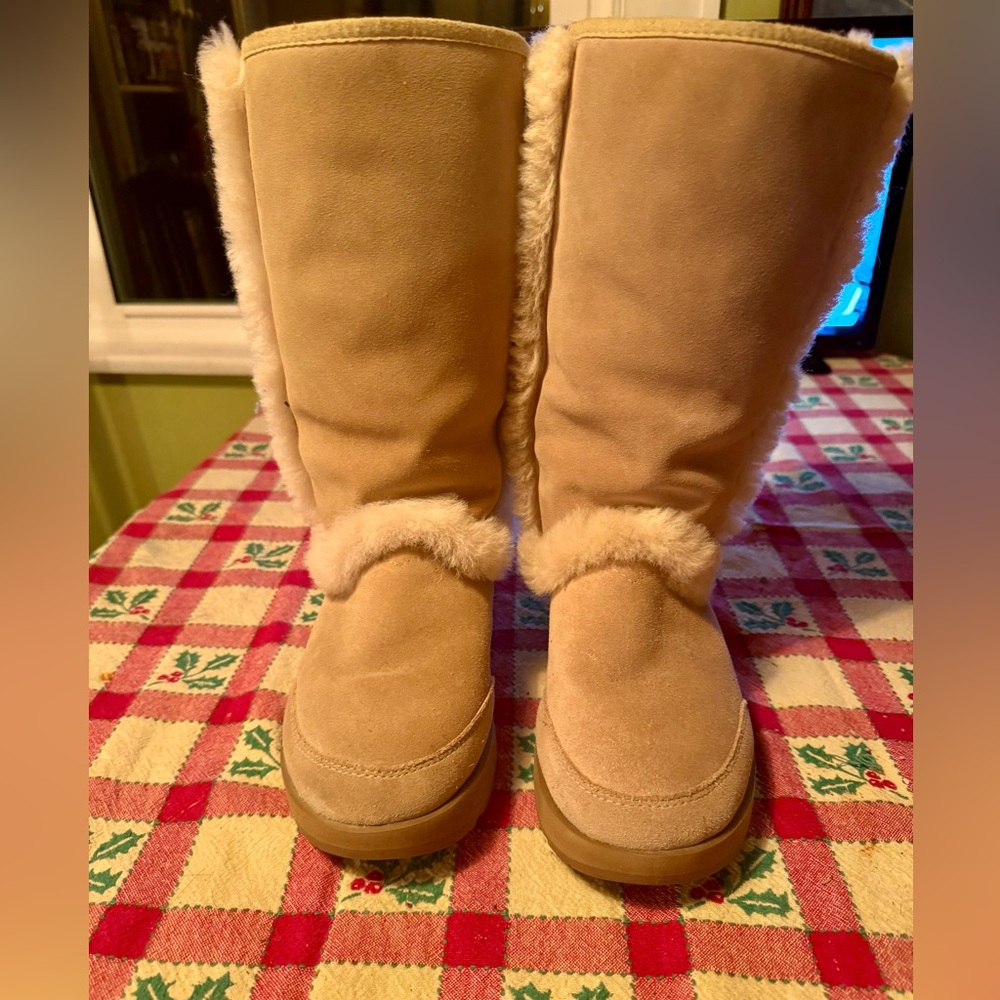 UGG Waterproof Sundance Boots. Sz: US Woman 7. EUC Worn 3 times